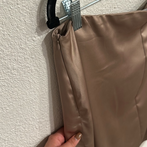 New Zara -LINE SILHOUETTE SATIN EFFECT SKIRT - Picture 8 of 8